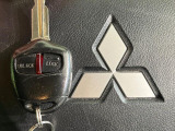 【キーレス】少し離れた場所からでもボタン一つでドアの開錠・施錠ができるのでとっても便利!ドアの鍵穴周りに傷をつけることもありません♪