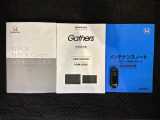 スマートキーは鍵をバッグに入れたままでもドアロックの開閉やエンジンのON・OFFができます。夜間や雨の日も鍵を探さなくて良いので便利です。