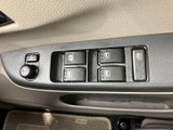 操作しやすい位置に配置されたウインカーレバー。スムーズな操作で、安全な車線変更をサポートします。直感的に操作できる設計です。