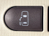 【パワースライドドア】スマートキーや運転席のスイッチでスライドドアの開閉が可能♪電動だから力を入れてドアを開ける必要が無く、小さいお子様でも、重い荷物を持っている時もラクに開け閉めできます♪