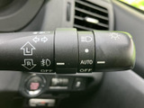 操作しやすいウインカーレバーで、スムーズな車線変更や右左折をサポート。安全な運転をアシストする、使いやすさを重視した設計です。