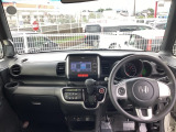 フロントガラスが大きく、ワイドな視界で運転もしやすくなるように、設計されています。