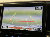 後方の見える安心をお届けするバックガイドモニター付:バックするときのアシストラインもあって楽々バック!車庫入れや縦列駐車をサポートし、苦手な駐車も安心です!今やもう手放せない装備ですネ♪