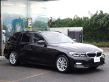 BMW在庫保有台数常時100台以上!ご来店の際はBMW本店(厚木市下荻野140-1)にご来店ください!弊社自慢の全天候型ショールーム!BMW在庫保有台数常時100台以上ございます!