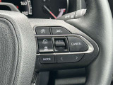 レーダークルーズコントロール(全車速追従機能付)付きです。車速に応じて追従支援してくれるので、ロングドライブも快適です。詳細は販売店スタッフまでおたずねください。