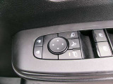 ドアミラーの鏡面の調節、格納は運転席からすべて操作できます!