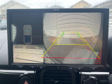 【【バックカメラ】駐車時に後方がリアルタイム映像で確認できます。大型商業施設や立体駐車場での駐車時や、夜間のバック時に大活躍!運転スキルに関わらず、今や必須となった装備のひとつです!
