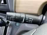 雨天時でも視界をクリアに保つワイパーレバーです。操作も簡単で、安全な運転をサポートします。確実な拭き取り性能です。