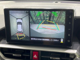 【パノラミックビューモニター】専用のカメラにより、上から見下ろしたような視点で360度クルマの周囲を確認することができます☆死角部分も確認しやすく、狭い場所での切り返しや駐車もスムーズに行えます。