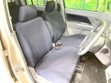 運転席まわりには十分なスペースがあり、大柄な方でもゆったり運転していただける環境です。