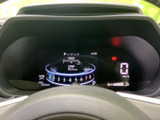 視認性の高いメーター類が、運転に必要な情報をわかりやすく表示します。運転状況を的確に把握できます。