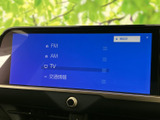 多彩な機能を備えたディスプレイが、ドライブをより楽しく演出。ラジオやTV、交通情報など、様々なコンテンツを楽しめます。