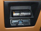 【ETC車載器】ビルドイン型で見た目もすっきりです!運転席の足元にございます。料金所での手間を解消します。通行券を取る際幅寄せに気を使う必要もありません。