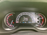 視認性の高いメーターで、速度やエンジン回転数をクリアに確認できます。運転に必要な情報を素早く把握し、安全運転をサポートします。