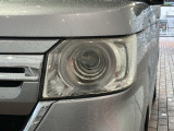 LEDヘッドライトは、点灯の瞬間から最大光量を発揮し、突然暗くなるトンネルなどでの安定感を高めます。
