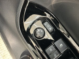 狭い駐車場で便利な電動格納ドアミラーが付いています。