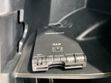 停車中には、TVやビデオコンテンツを楽しめます。休憩時間などに、リラックスした時間を過ごせるでしょう。エンターテイメント性を高める装備です。