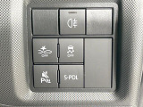 【スマートアシスト】走行中に前方の車両等を認識し、衝突しそうな時は警報とブレーキで衝突回避と被害軽減をアシスト。より安全にドライブをお楽しみいただけます。