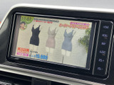 停車中にテレビや映像を楽しめる機能。休憩時間にリラックスできます。家族や友人と一緒に、楽しい時間を過ごせるでしょう。(※運転中の視聴は法律で禁止されています)。