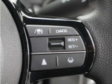 ◆アダプティブクルーズコントロール◆予め設定した車速内でクルマが自動的に加減速。前走車との適切な車間距離を維持しながら追従走行します。【LKAS】車線維持支援システムでステアリング操作を支援。