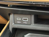 こちらのクルマはUSB接続コネクタも装備されています♪スマホの充電などにお使い下さい。ご旅行中での充電切れも、これなら心配いりませんね!