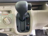 手に馴染むシフトノブで、操作がスムーズに。毎日のドライブがもっと楽しく快適になります。