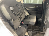 後席をはね上げれば、「もうひとつの荷室」が生まれます。