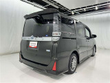 広々とした車内空間に優れた燃費性能。更にデザインも上質で人気のお車です!