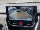 バックカメラも搭載しており、狭い駐車スペースでも安心です。