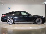 ☆BMWの前後重量配分50:50はエンジン自体をフロントタイヤよりも後ろにずらし、通常はエンジンルーム内に搭載される重量物であるバッテリーをトランクに移動させるなどして実現されています☆