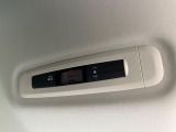 【リアオートエアコン】広い後部座席には必須の機能!風量や温度を自動で調整し前席と同様な車内環境にしてくれるリアオートエアコンを装備。夏の暑さも冬の寒さもストレスなく快適にお過ごしいただけます♪
