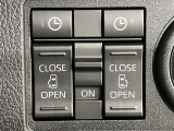 両側パワースライドドアを採用しており、運転席から簡単に開閉操作が可能です。駐車場や狭い場所でも扱いやすく、乗車時・降車時の負担を軽減します。