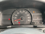 見やすいメーターデザインで、運転に必要な情報を的確に把握できます。運転状況を常に把握し、安全運転をサポートします。