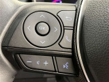 【ステアリングスイッチ付ハンドル】ナビゲーションに視線を移さず、ハンドルから手を離さず、運転に集中したまま手元でオーディオ操作できます♪