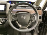 ハンドルにHondaセンシング系のクルーズコントロールやレーンキープアシストなどのスイッチと、オーディオの操作スイッチが装備されています。ハンドルから手を離さず安全に操作できます。