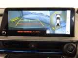 パノラミックビューモニター付きです。車両を上から見たような映像をディスプレイオーディオ画面に表示。運転席からの目視だけでは見にくい、車両周辺の状況をリアルタイムでしっかり確認できます。