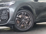 ●オシャレは足元からといいますが、車も同じく足元のエレガンスさで全体のイメージが変わります。