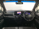【前方視界】開放的な前方視界!運転がしやすく疲れにくいです♪窓が大きく、見通しがとっても良いおクルマですよ♪