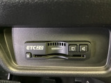 ハンドルの右下にETC2.0がついています。高速道路の料金所の通過も楽々です!。 カードの取り出しもしやすい場所についています。