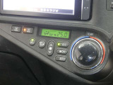 【オートエアコン】車内温度を感知して自動で温度調整をしてくれるのでいつでも快適な車内空間を創り上げます!どの席に座っても快適なドライブが楽しめます♪