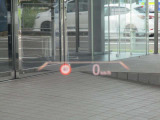 ヘッドアップディスプレイ装備です。運転時の視界に様々な情報が投影されます。