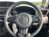 握りやすい形状で、ドライビングサポート機能も搭載。長距離運転でも疲れにくく、快適なドライブをサポートします。操作性も高く、スムーズな走行を可能にします。