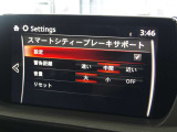 スマートブレーキサポートは中/高速走行時に前方車を検知し、警告ゃブレーキを制御することで、衝突時の被害軽減や衝突の回避をサポートします。