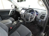 シンプルで使いやすいデザインの運転席です。