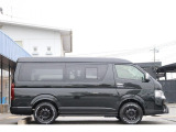 新車/改良後ハイエース/FLEXオリジナル内装架装Ver1ガソリン4WD】車中泊快適仕様♪後席モニター♪