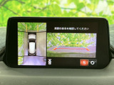 後方確認が苦手な方でも安心。ガイドライン表示で、正確な駐車をサポートします。安全な運転をアシストする頼もしい装備です。