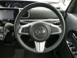 ダイハツのロゴが輝くハンドル周りです!中古車ですので多少のスレはございますが、全体的にキレイなハンドル周りとなっています。
