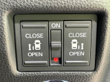 【両側パワースライドドア】スマートキーや運転席のスイッチで後席両側スライドドアの開閉が可能♪電動だから力を入れてドアを開ける必要が無く、小さなお子様でも簡単に開け閉めでき快適です♪