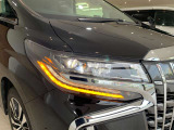 三眼LEDヘッドライト&シーケンシャルウィンカー(流れるウィンカー)&AHS(アダプティブ・ハイビーム・システム)・LEDフォグランプ付き!!