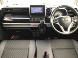 広々とした視界で運転も快適。勿論、安心、安全なSRSエアバックシステム運転席&助手席付